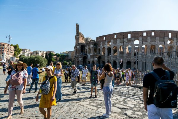 Discover the uk's iconic vacation retreats: embark on unforgettable roman history journeys